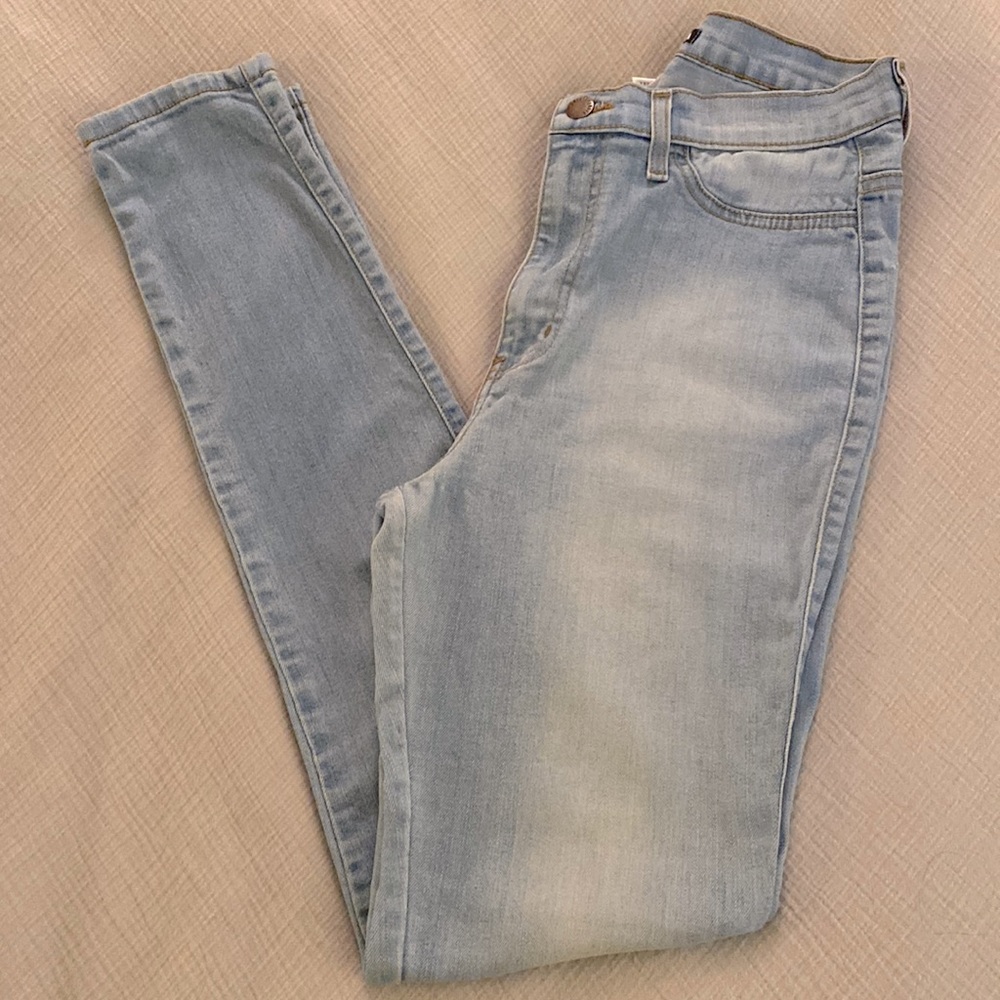 High Rise Skinny Jean - Light Wash Size 9 (W 28)
